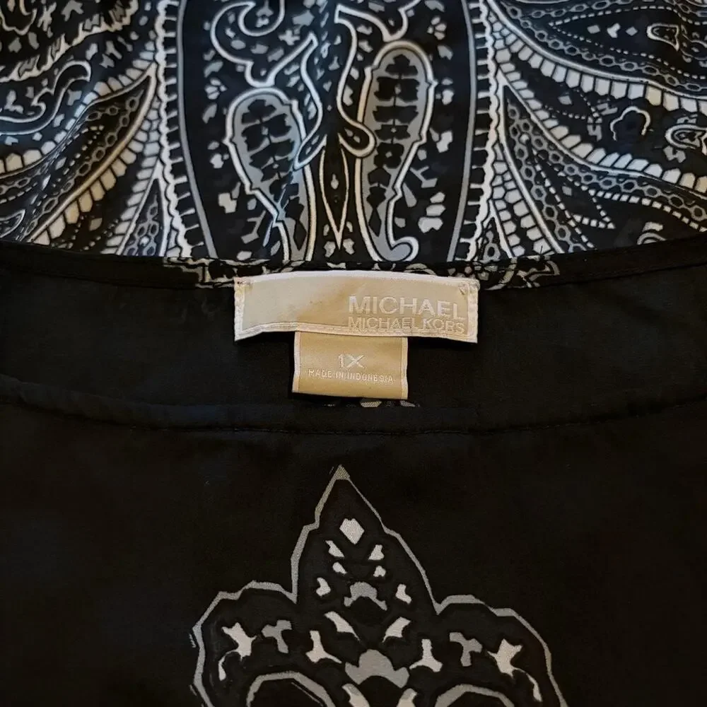 ornate mirrored paisley damask black and white batwing top
